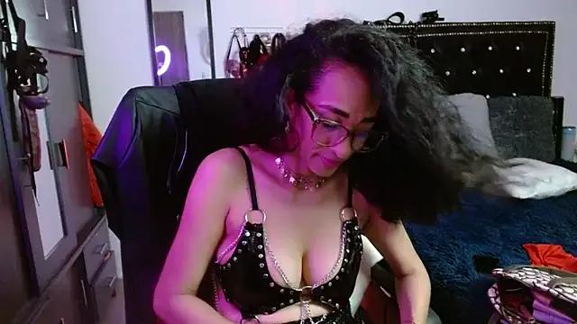 AmelieMartinez on StripChat