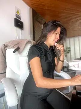 Andrea_19blonde on StripChat