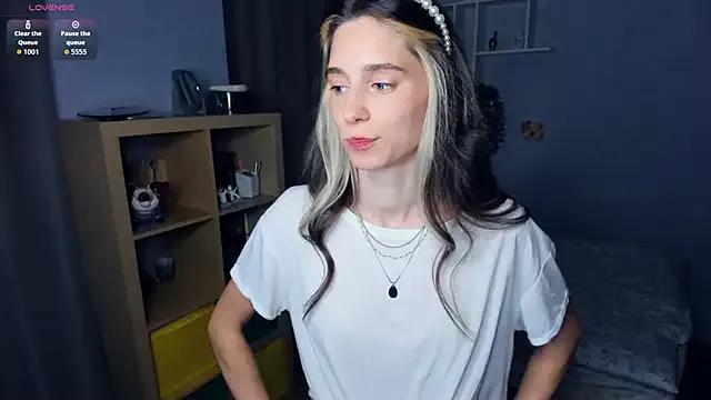 AntonettaTarring on StripChat