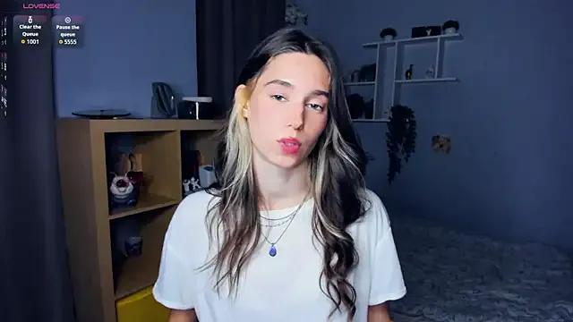 AntonettaTarring on StripChat