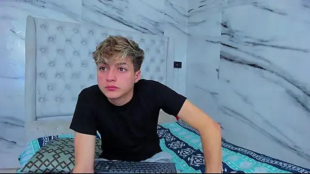 Ari_and_Storm on StripChat