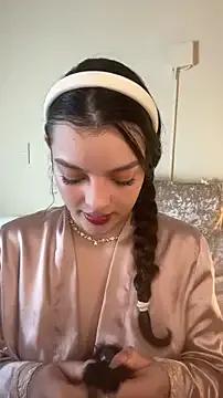 AriaHeavenss on StripChat