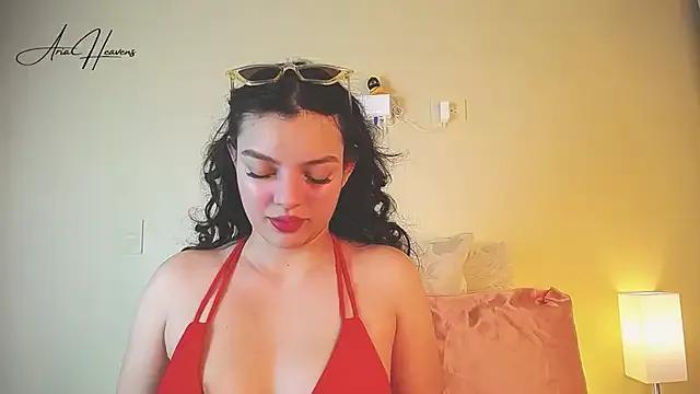 AriaHeavenss on StripChat