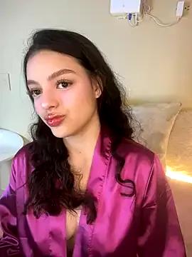 AriaHeavenss on StripChat