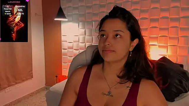 Ariana_Pierce on StripChat