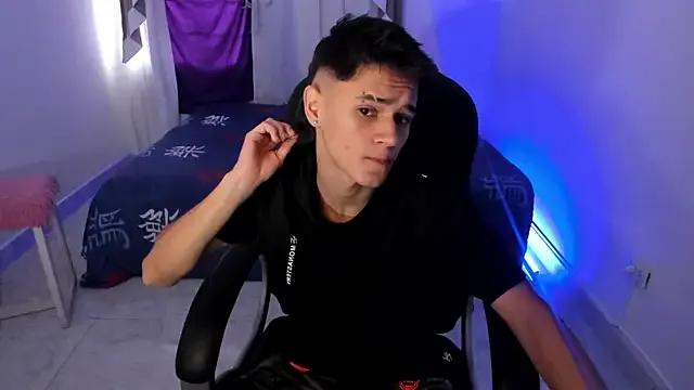 Aron_Boyy on StripChat