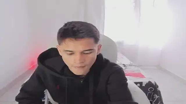 Aron_Boyy on StripChat