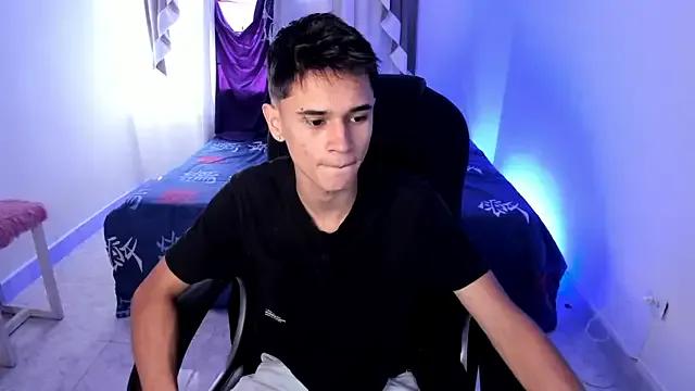 Aron_Boyy on StripChat