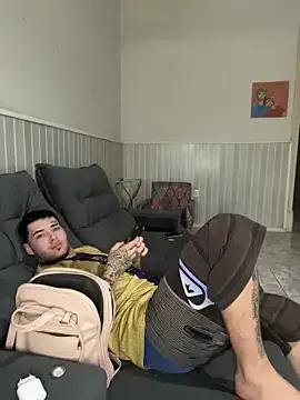 Bbzinha_18 on StripChat