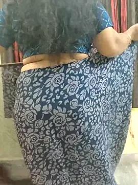 bhuvana_555 on StripChat