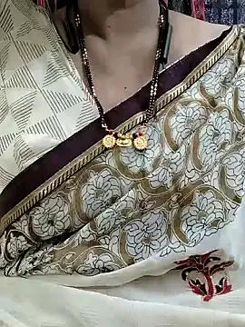 bhuvana_555 on StripChat