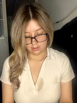 Blair_Bunnyy on StripChat