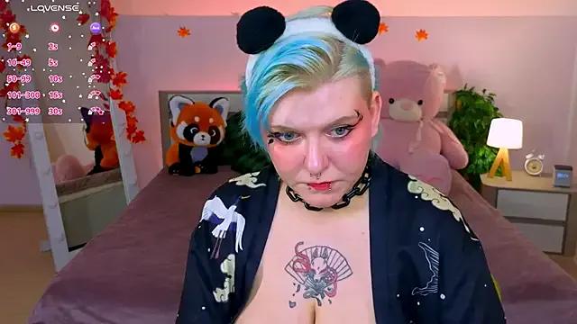 bluelunaray on StripChat