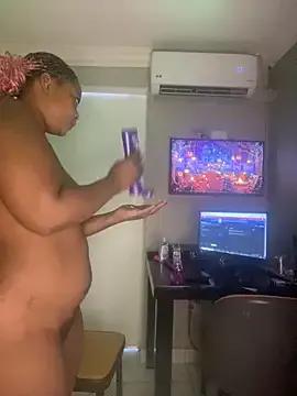 BQueen223 on StripChat