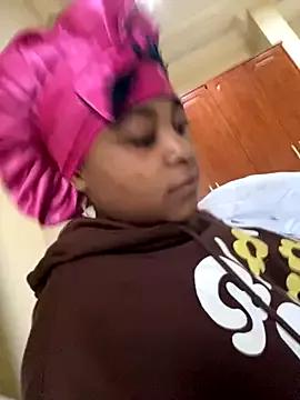 BQueen223 on StripChat