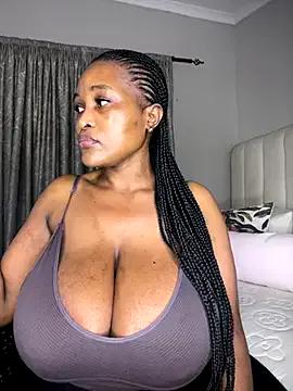 Bustygoddess32 on StripChat