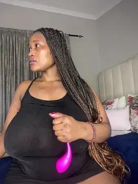 Bustygoddess32 on StripChat