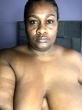 bustytitsxxx on StripChat