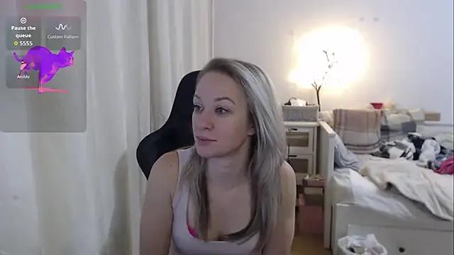 Camie_Peach —  Show tongue 