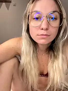 carlaaa on StripChat
