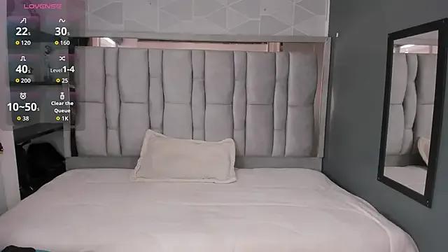 Charlot_milf on StripChat