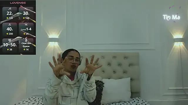 charlotte_dante212 on StripChat