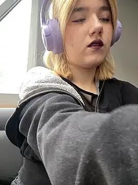 Cherry___Blossom on StripChat