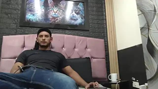 Chris_Dick23 on StripChat