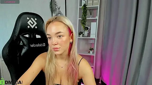 Christy_Little on StripChat