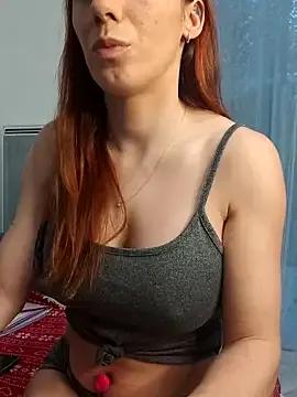 clara-francaise on StripChat