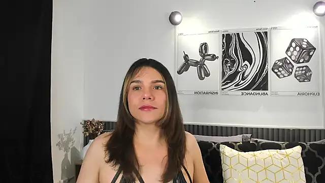 Cloe_Bonne on StripChat