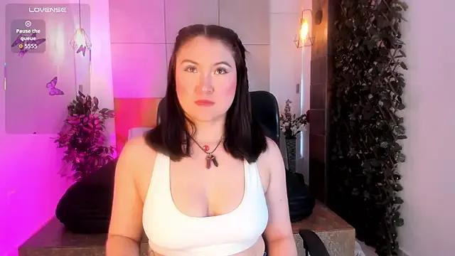 CoralQuinn on StripChat