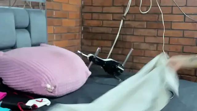 Couple_Gold69 on StripChat