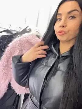 CrazzyChicks on StripChat