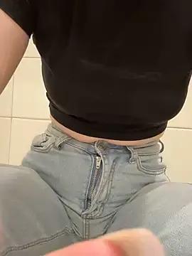 Cumonmme on StripChat