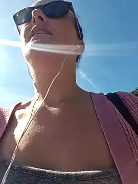 cumtomama on StripChat