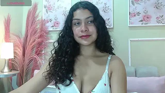 CurlyDani on StripChat