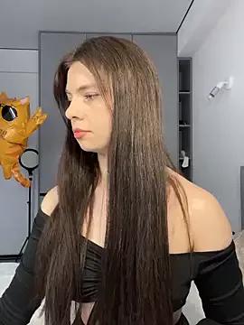 CurlyLara on StripChat