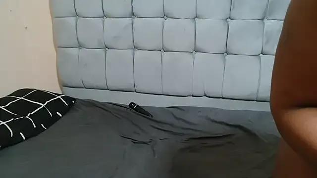 curveAss222 on StripChat