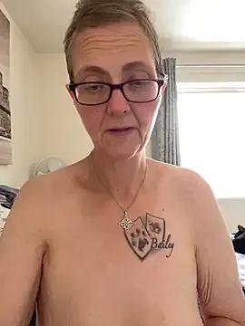 Curvy-Jinx on StripChat