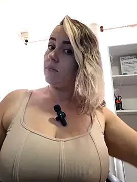 CurvyLust_x on StripChat