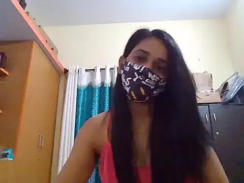 Curvyqueenz on StripChat