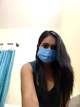 Curvyqueenz on StripChat