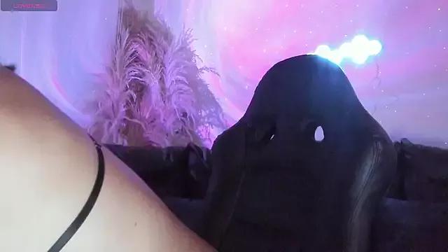 cute_hollywood on StripChat