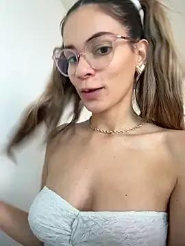 cuteluci_ on StripChat