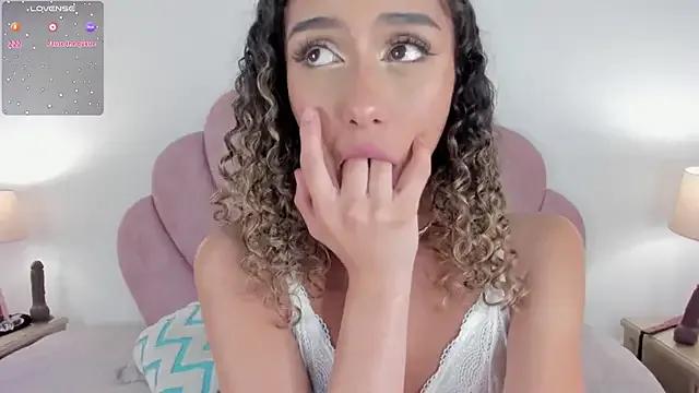 Daddysgirl1_ on StripChat