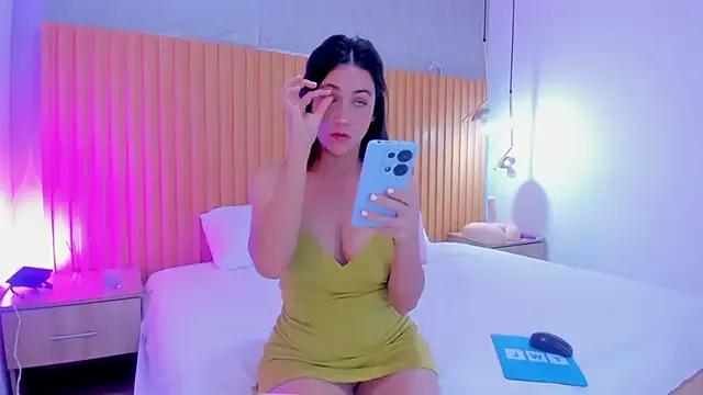 danaalamiri on StripChat