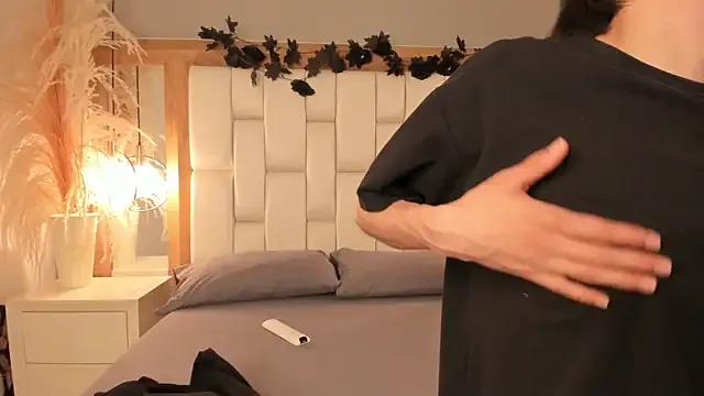 Daphne_And_Roger on StripChat