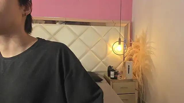 Daphne_And_Roger on StripChat