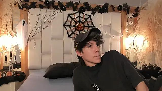 Daphne_And_Roger on StripChat